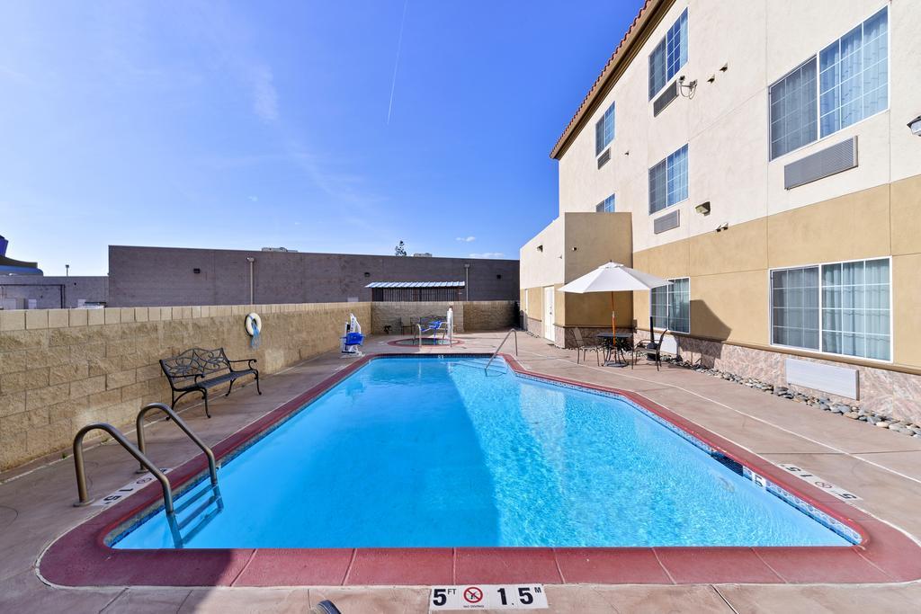 Comfort Suites Bakersfield Exterior foto
