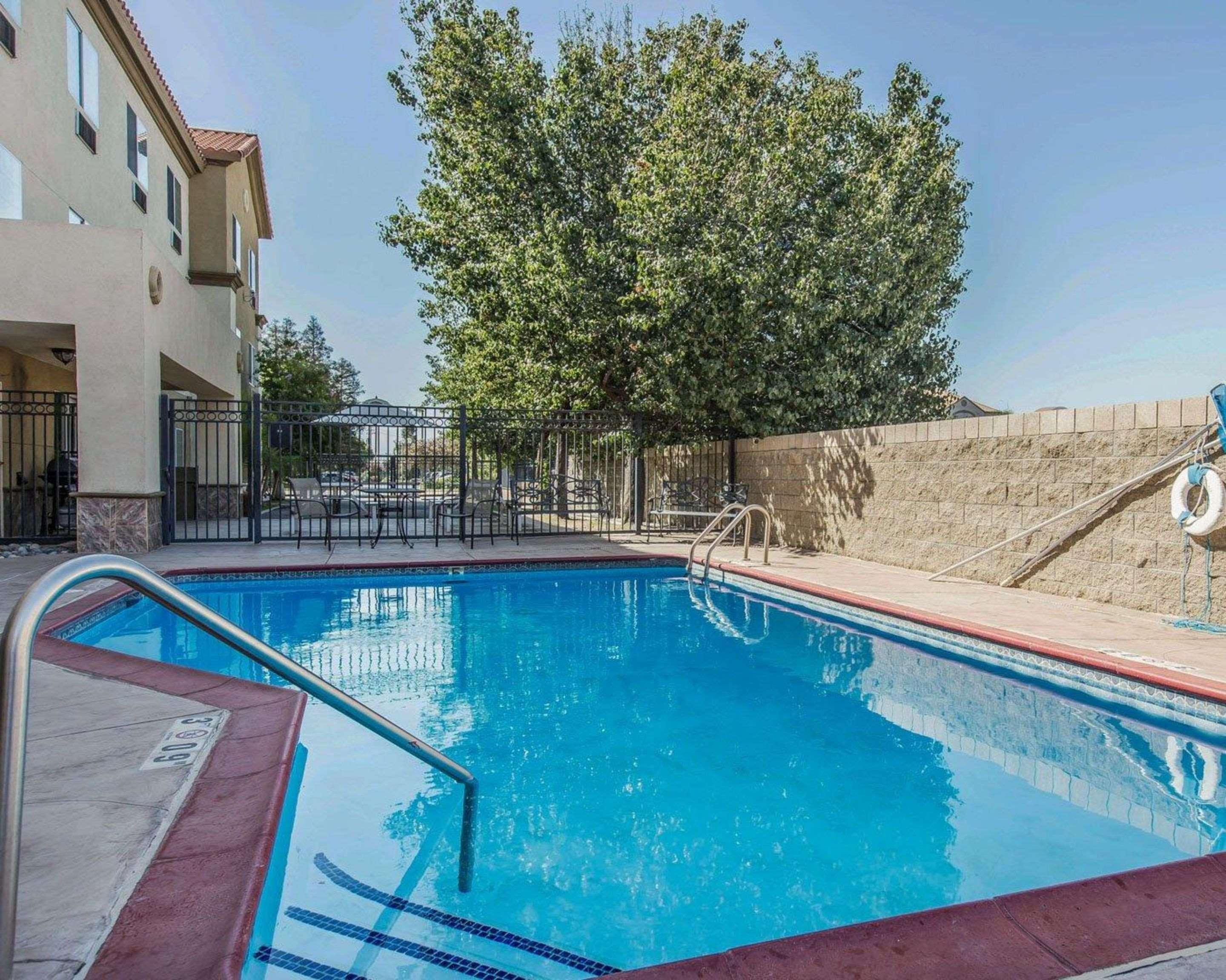 Comfort Suites Bakersfield Exterior foto