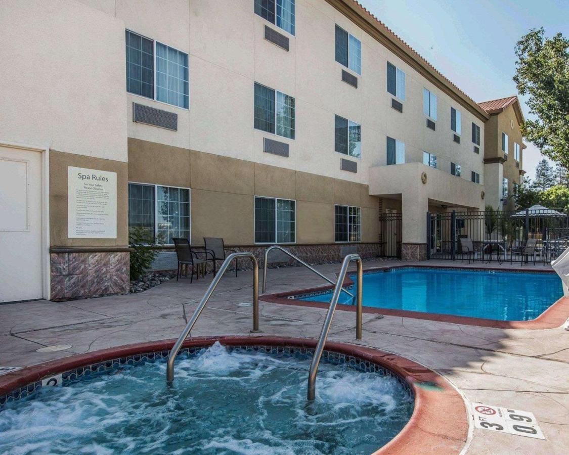 Comfort Suites Bakersfield Exterior foto